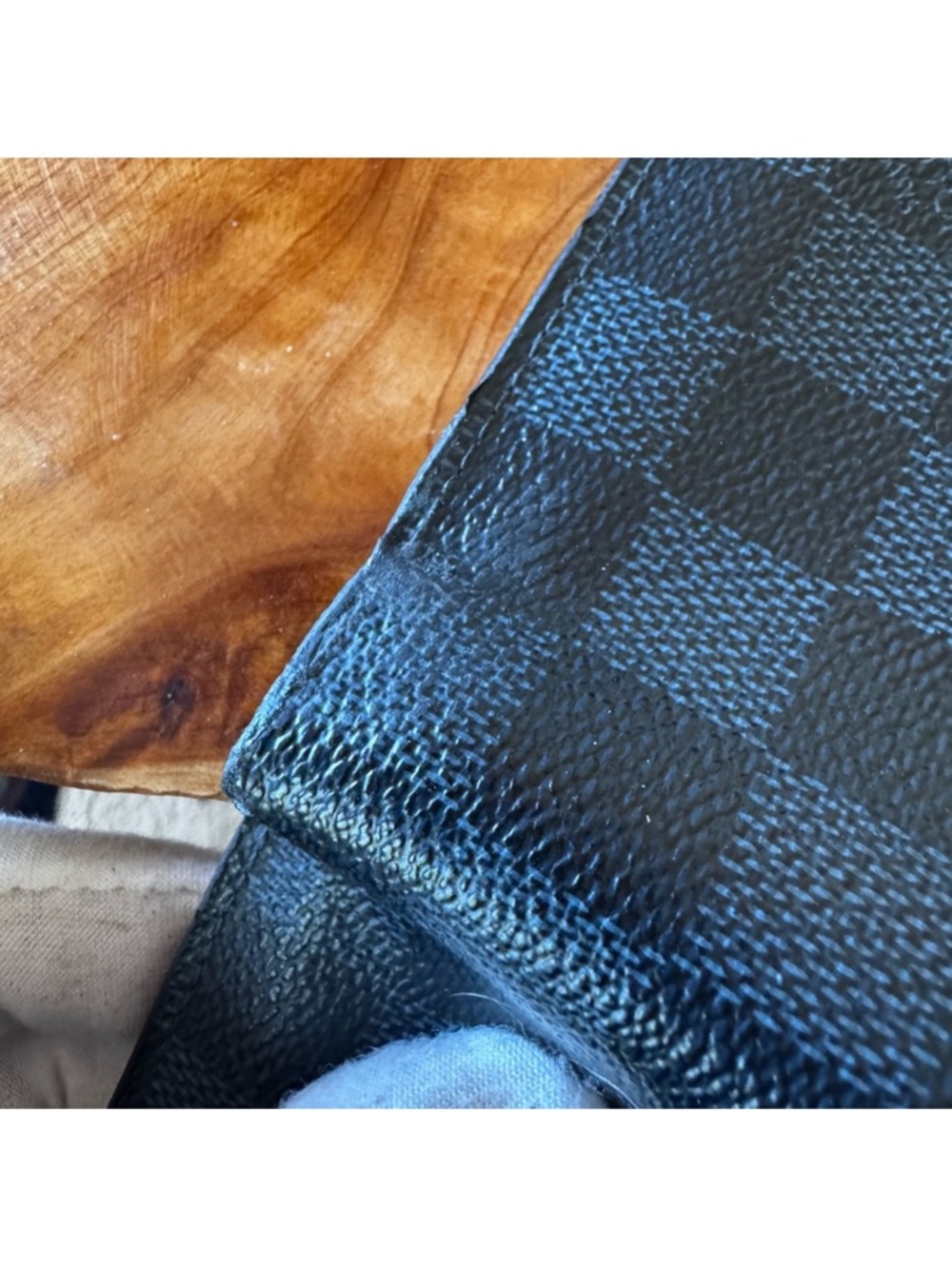 Louis Vuitton blue
Damier Graphite Pattern Coated
Canvas Bifold - Picture 11 of 12